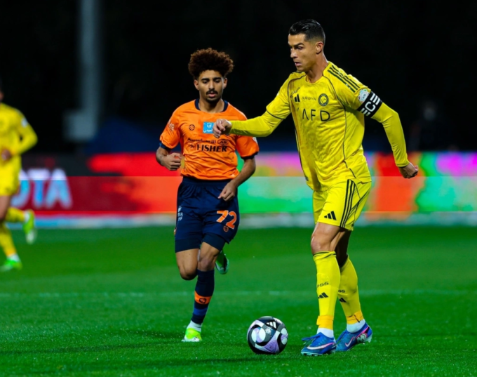 Trận Al Nassr (áo vàng) làm khách trước Al Wasl thuộc tứ kết AFC Champions League Two 2025-2026 ở UAE vào ngày 4/3 bị hoãn do bất ổn ở Trung Đông. Ảnh: Al Nassr