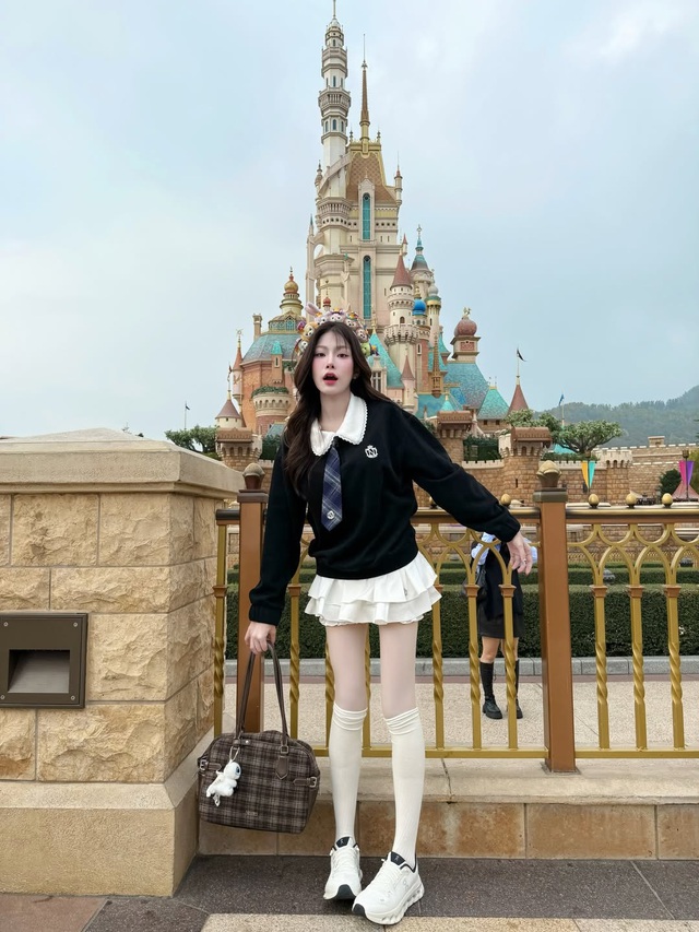 Không lỗi mốt với bản phối sắc đen - trắng 'cân' mọi phong cách- Ảnh 8. Không lỗi mốt với bản phối sắc đen - trắng 'cân' mọi phong cách- Ảnh 8.