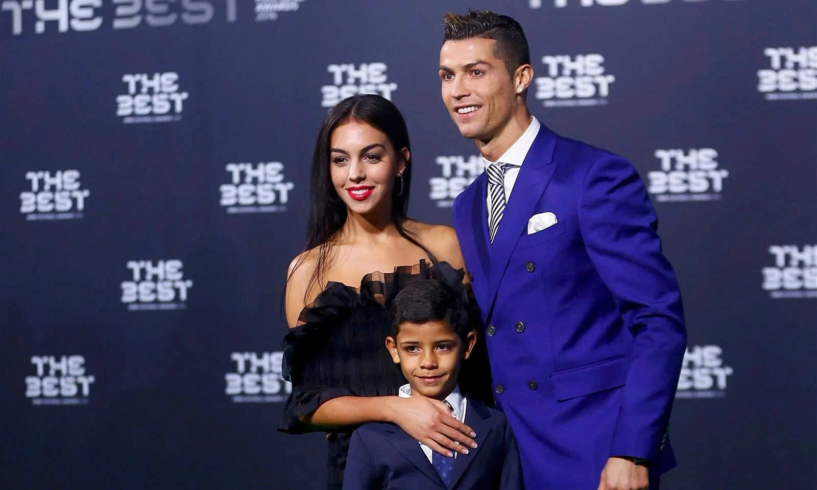 Vợ sắp cưới của Ronaldo khoe body Vợ sắp cưới của Ronaldo khoe body