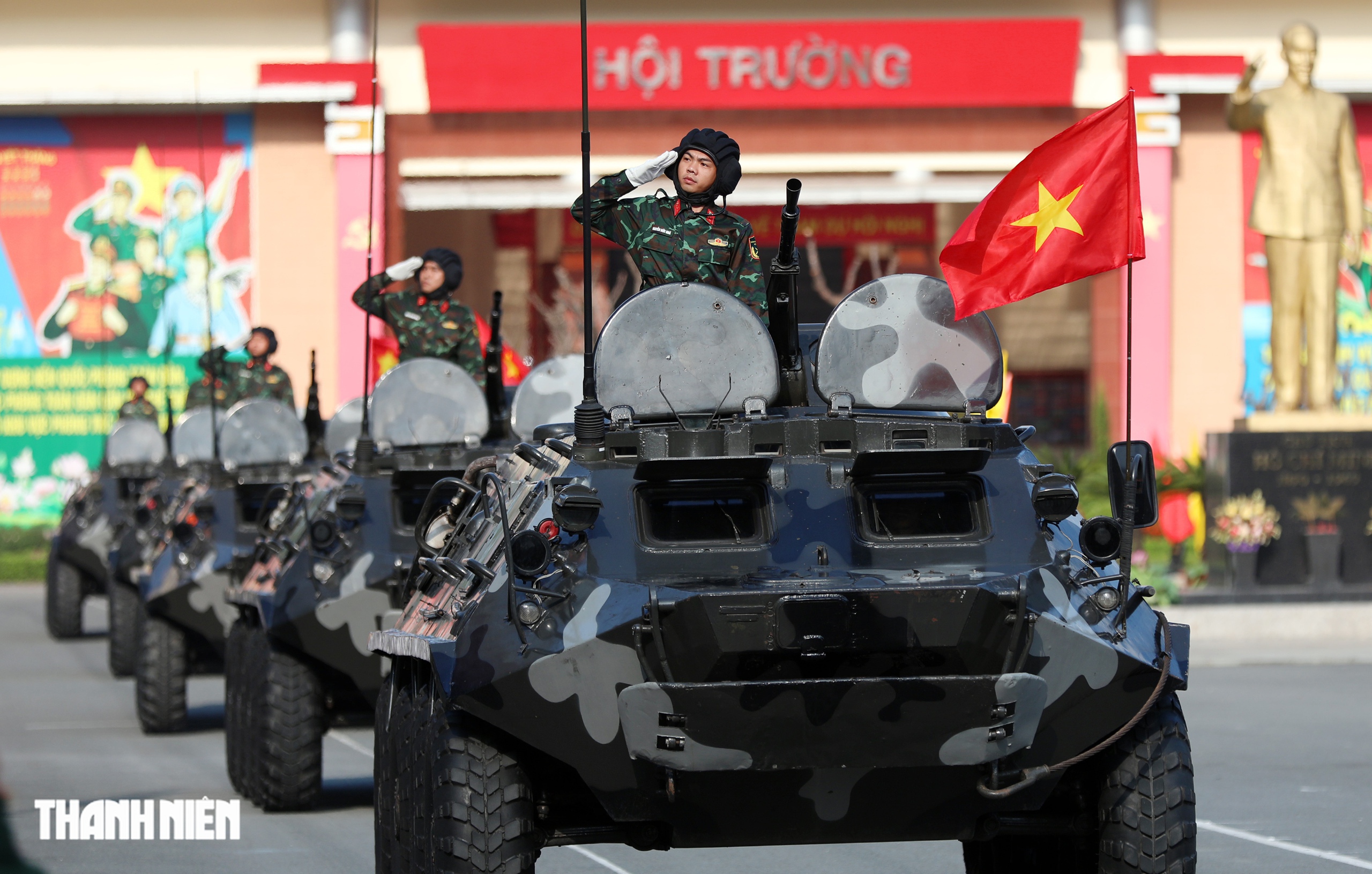 Lực lượng vũ trang TP.HCM ra quân huấn luyện năm 2026, sẵn sàng chiến đấu cao - Ảnh 7. Lực lượng vũ trang TP.HCM ra quân huấn luyện năm 2026, sẵn sàng chiến đấu cao - Ảnh 7.