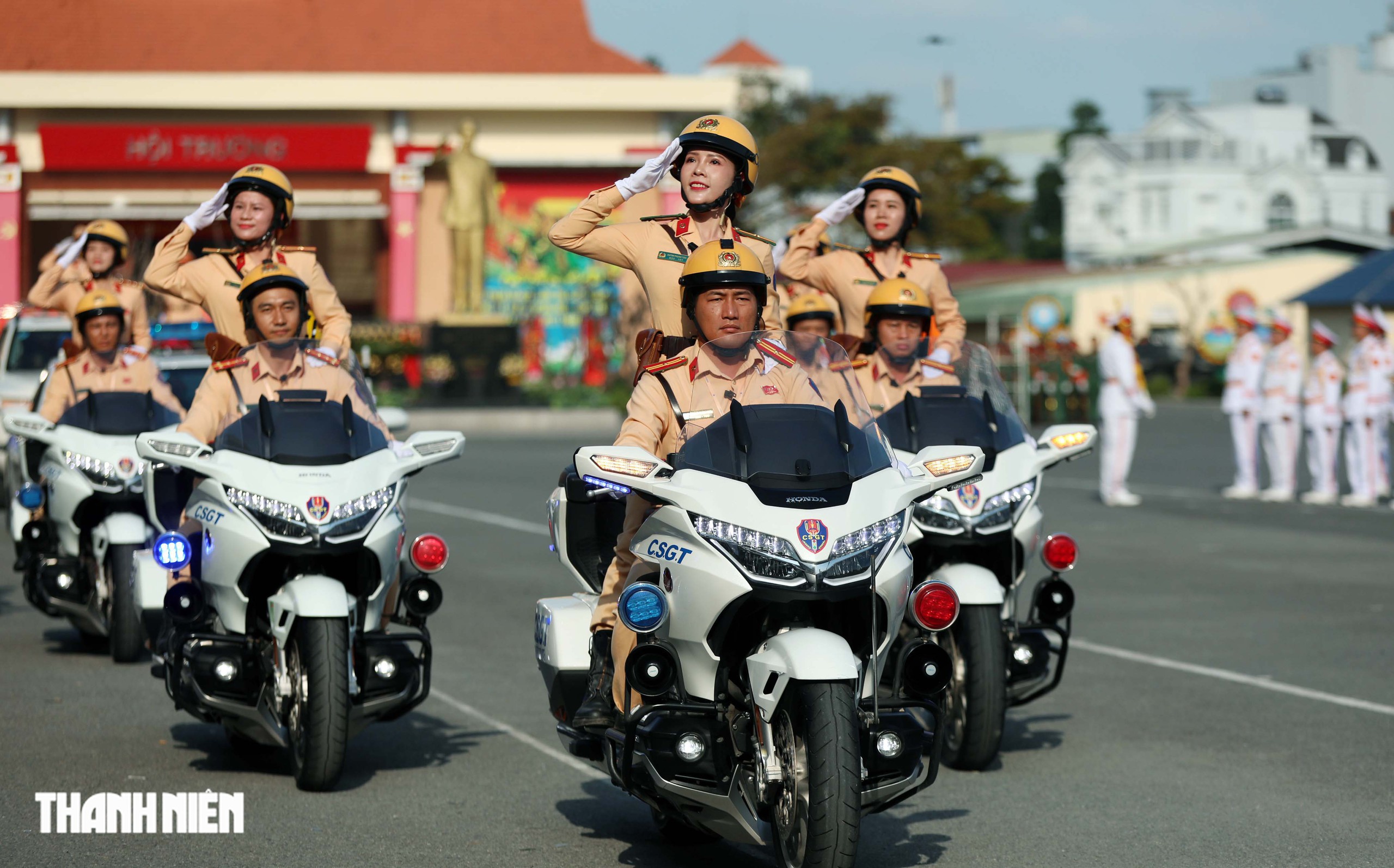 Lực lượng vũ trang TP.HCM ra quân huấn luyện năm 2026, sẵn sàng chiến đấu cao - Ảnh 11. Lực lượng vũ trang TP.HCM ra quân huấn luyện năm 2026, sẵn sàng chiến đấu cao - Ảnh 11.