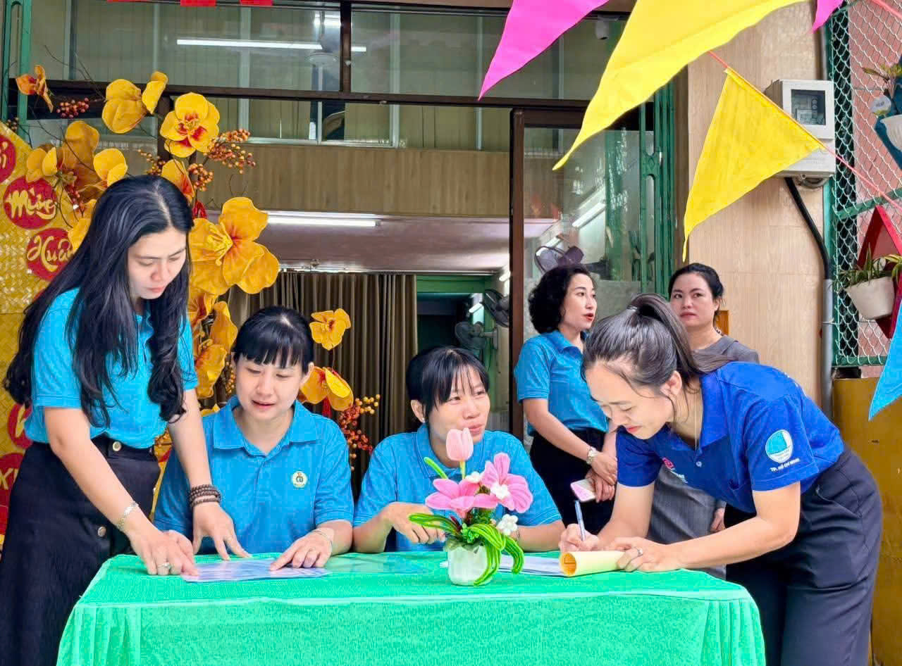  Tuyên truyền sâu rộng về bầu cử đại biểu Quốc hội và đại biểu HĐND các cấp cho người lao động - Ảnh 2.