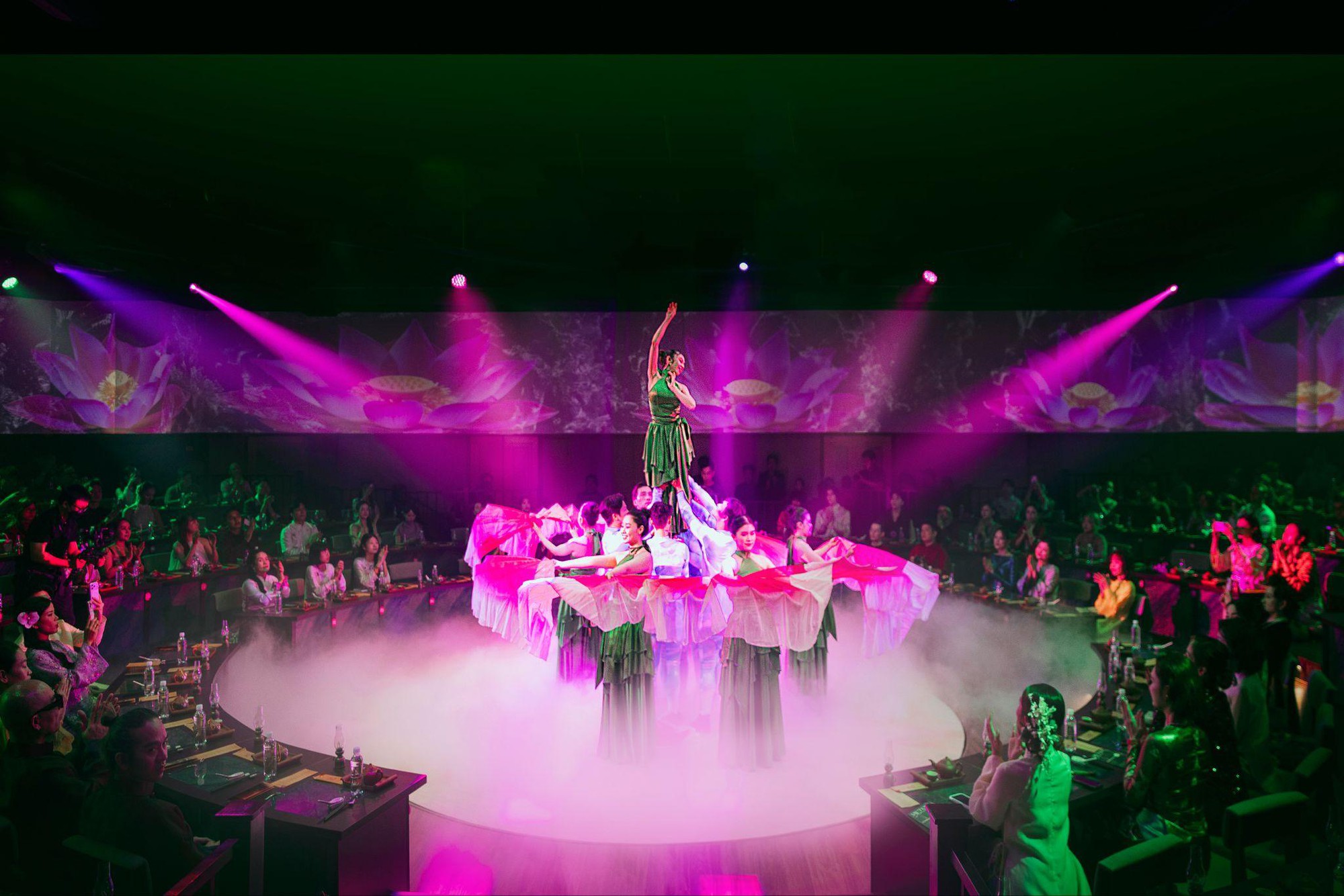 Vietcharm - Khi di sản được Vietcharm - Khi di sản được