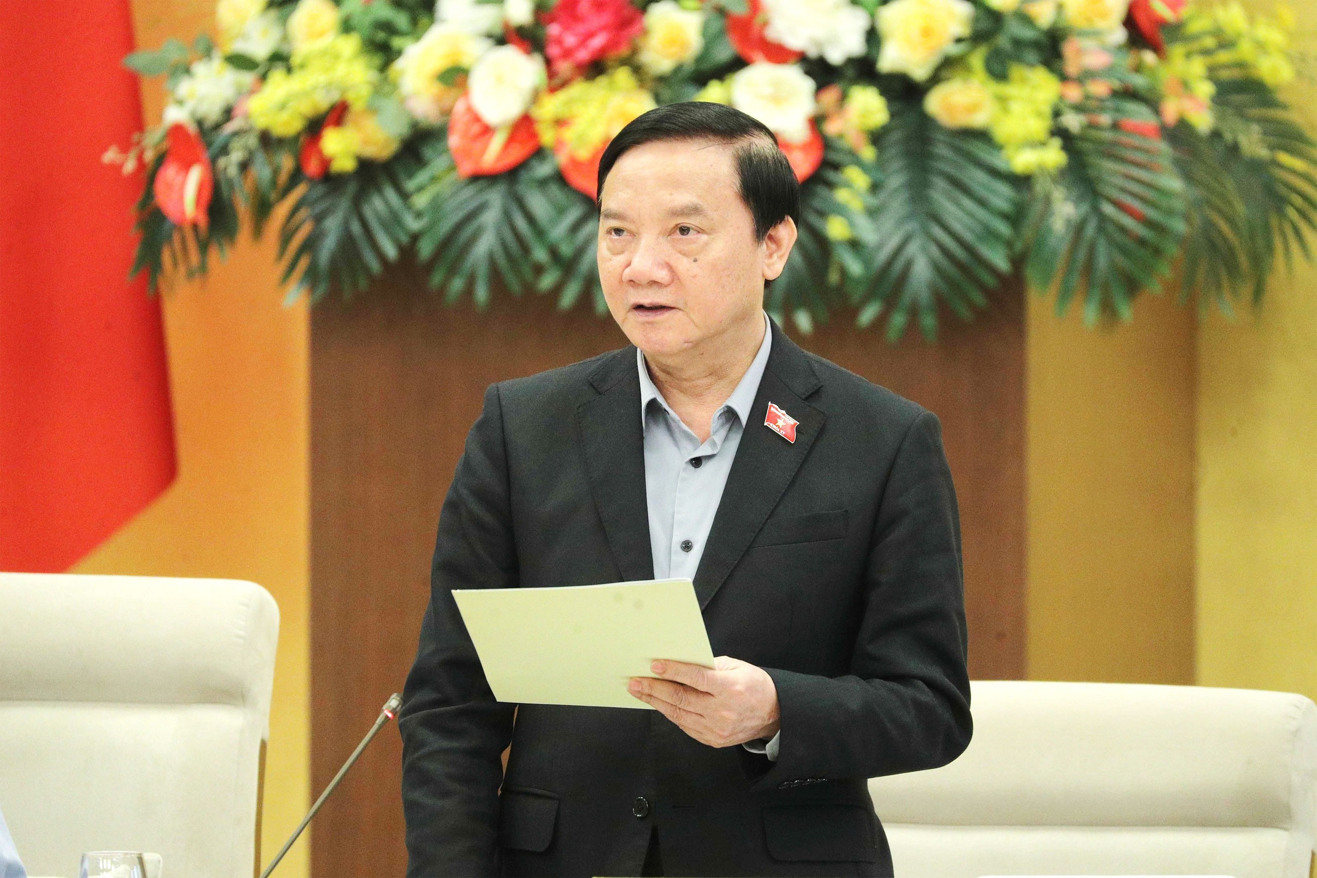 Phó Chủ tịch Quốc hội Nguyễn Khắc định đề xuất bỏ công chứng mua bán xe máy - Ảnh 2.