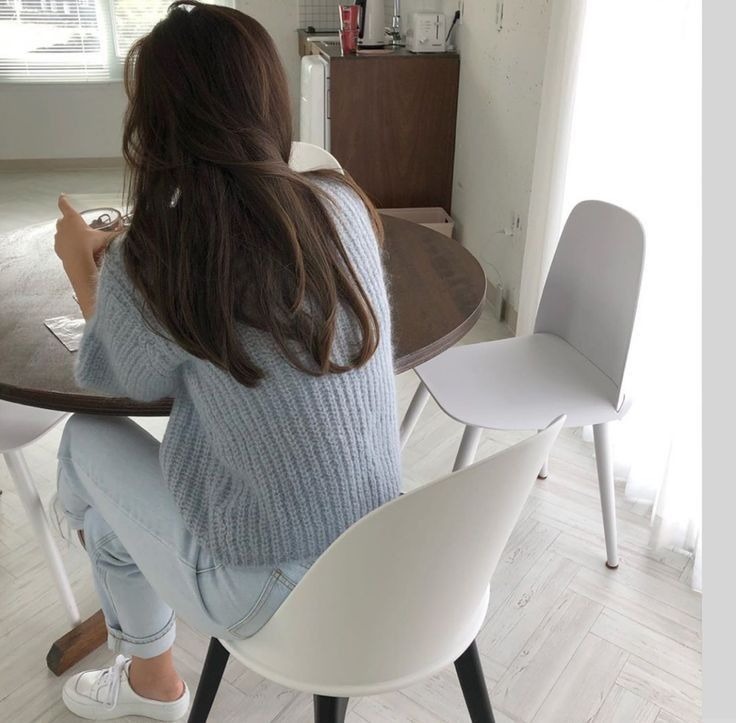 Đi làm bao nhiêu năm mới hiểu: Mỗi lần than mệt trên mạng là một lần tự giảm giá mình- Ảnh 3.