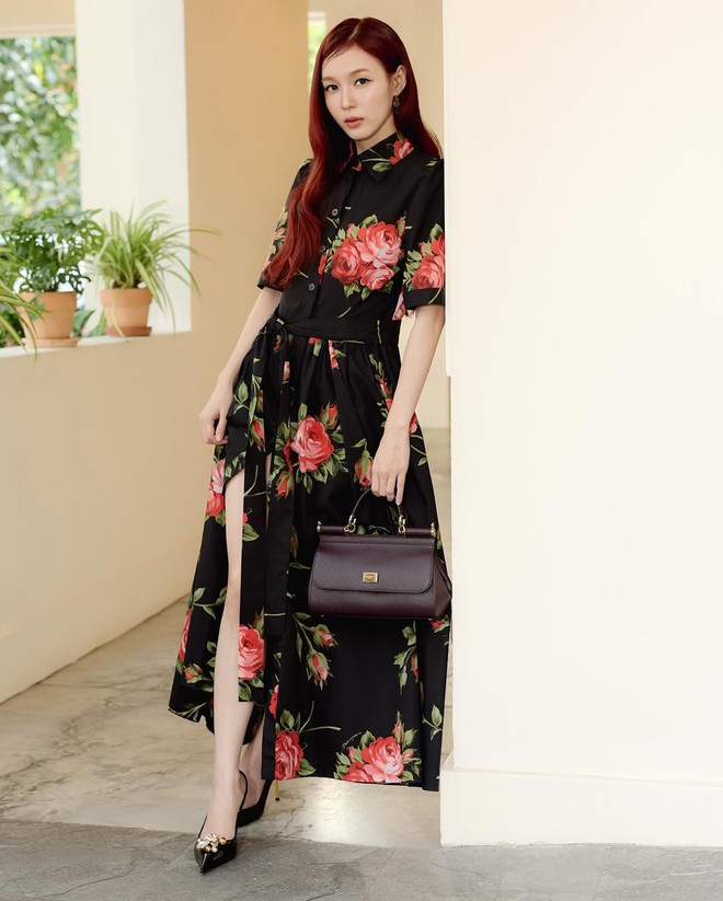 Váy hoa tạo nên bản sắc thời trang riêng của nàng - Ảnh 4.