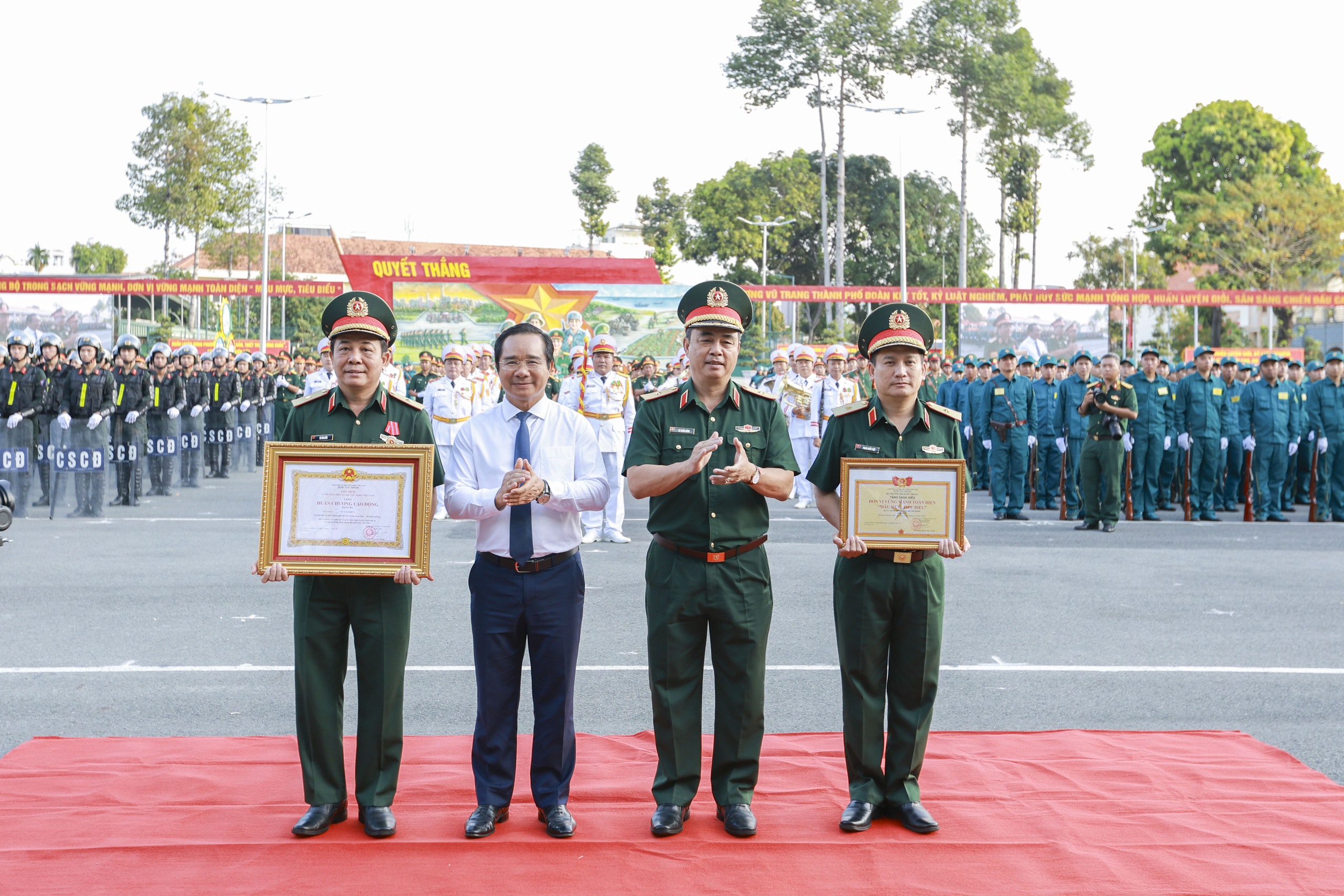 Lực lượng vũ trang TPHCM ra quân huấn luyện năm 2026 - Ảnh 1.