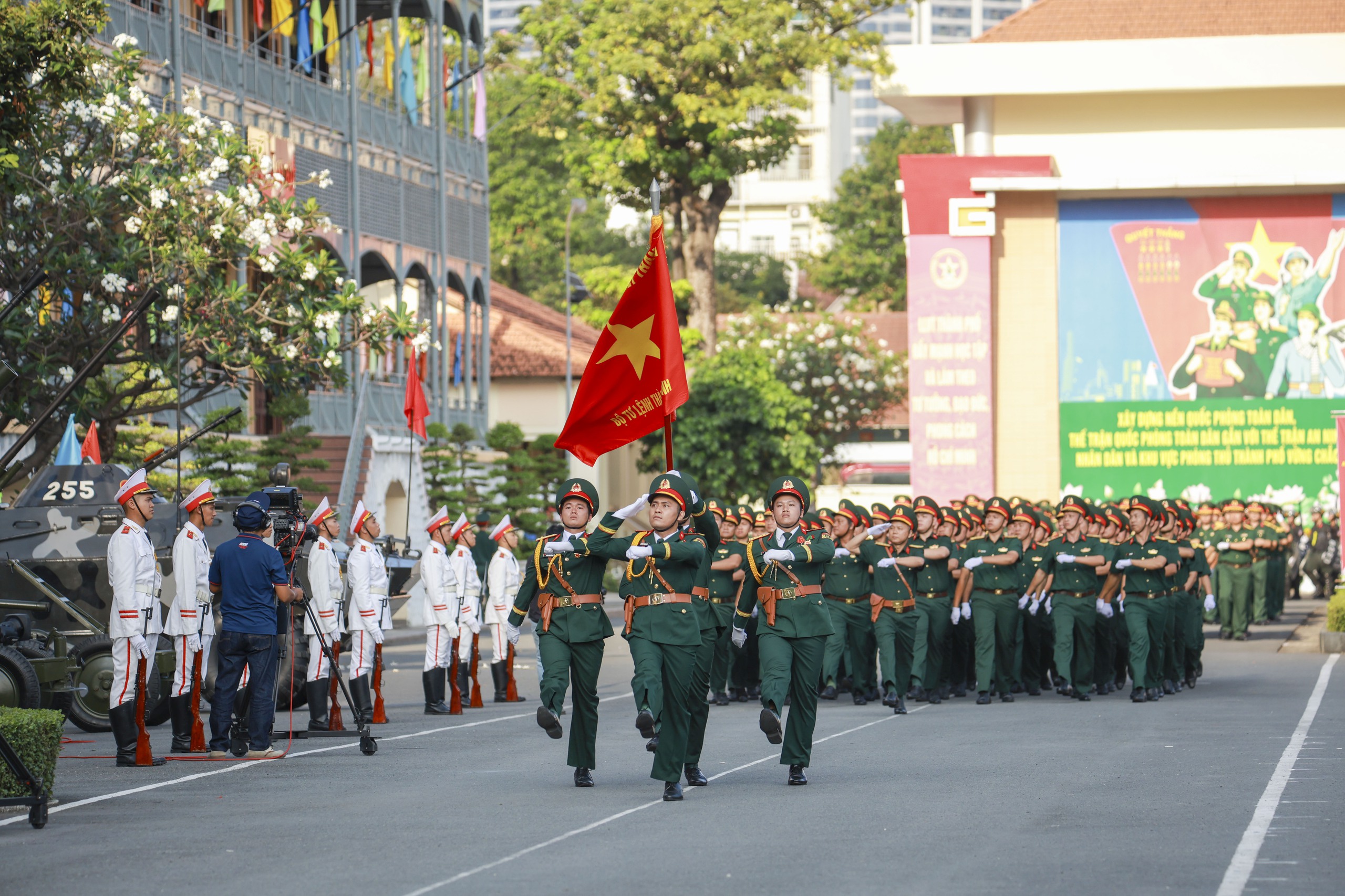 Lực lượng vũ trang TPHCM ra quân huấn luyện năm 2026 - Ảnh 2.