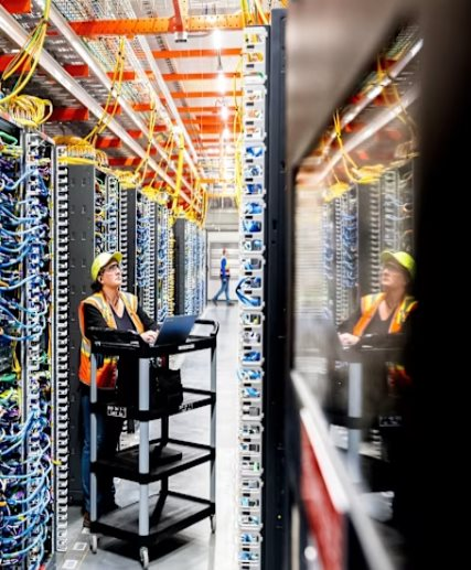 Một tập đoàn bán lẻ lớn bắt đầu tái cấu trúc kỷ lục: Sa thải 30.000 nhân viên, 80% lập trình viên phải dùng AI mỗi tuần- Ảnh 2.