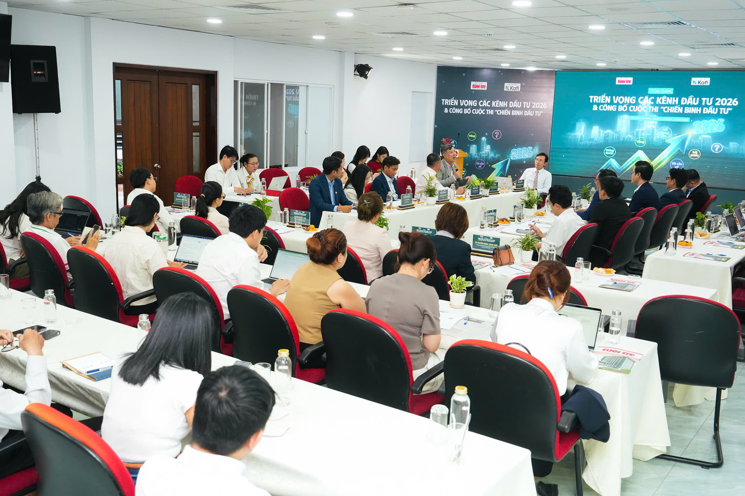 Lãi suất tiền gửi nhích lên, người hưu trí vui nhưng người vay thì buồn - Ảnh 2.