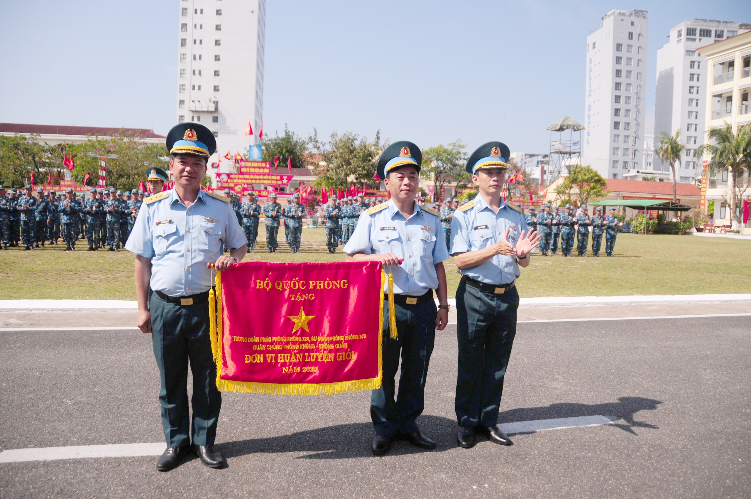 Ra quân huấn luyện 2026, Trung đoàn pháo phòng không 224 luyện xử lý đột nhập đường không của UAV 3 máy bay không người lái - Ảnh 3.