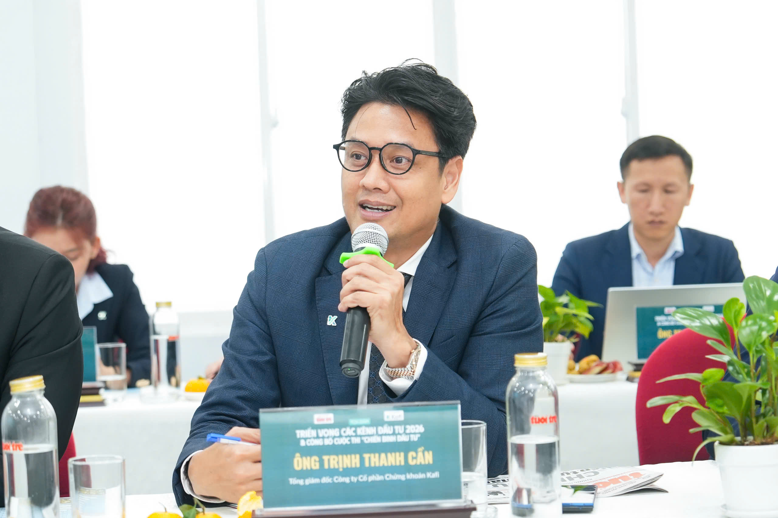 Chứng khoán vẫn sáng cửa, nhưng nhà đầu tư cần 'chia trứng làm nhiều giỏ' - Ảnh 2.