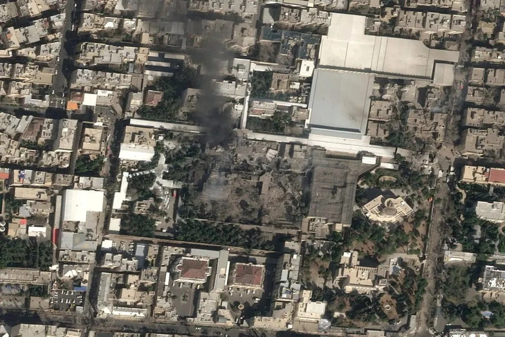 Ông Khamenei đã bị CIA và Mossad sát hại như thế nào? 2 Ông Khamenei - Ảnh 4.