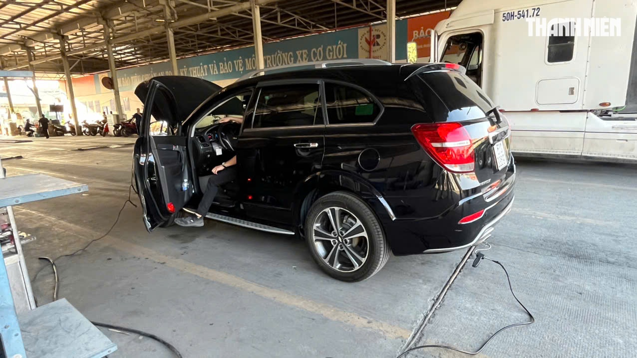 Ngày đầu áp dụng quy định đăng kiểm mới: Tắc nghẽn, chờ đợi do… lỗi phần mềm - Ảnh 3.