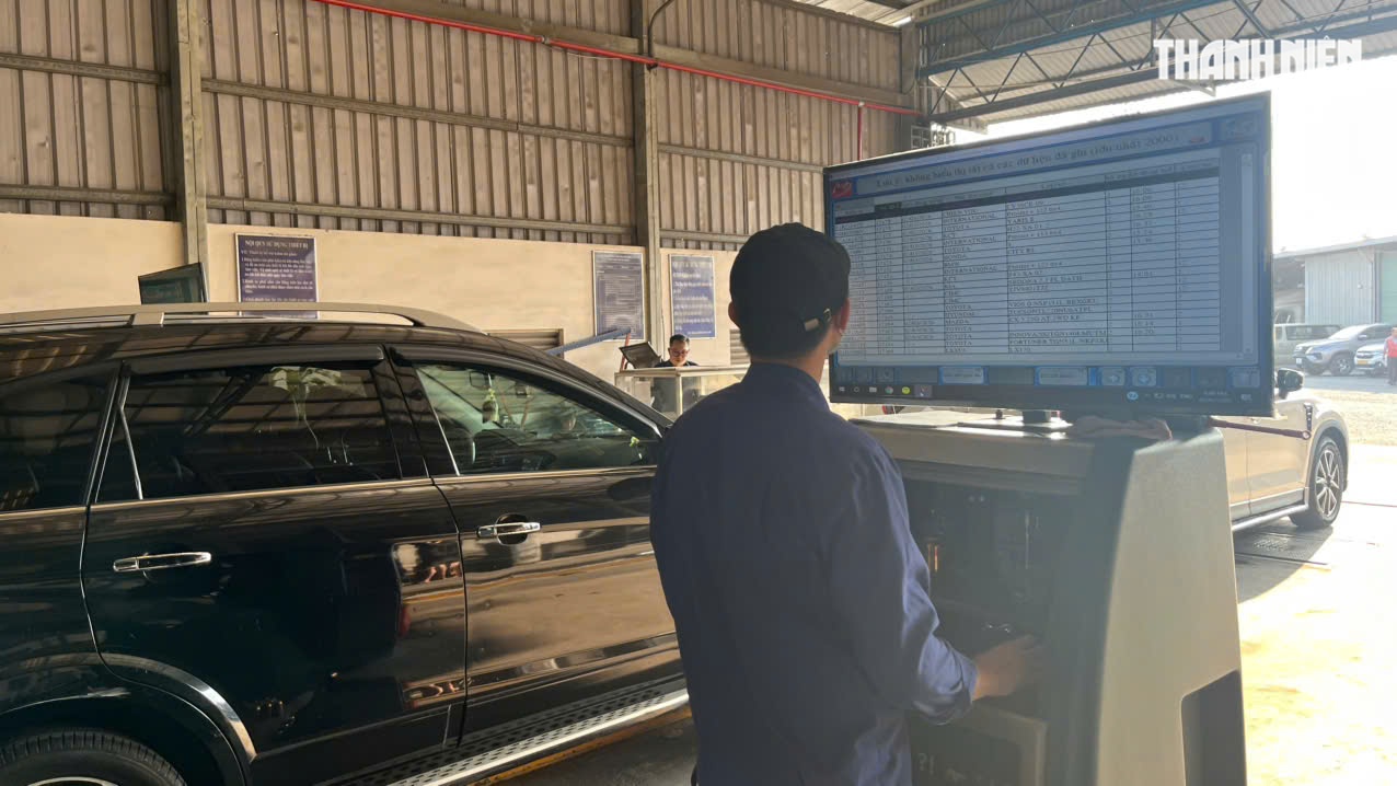 Ngày đầu áp dụng quy định đăng kiểm mới: Tắc nghẽn, chờ đợi do… lỗi phần mềm - Ảnh 4.