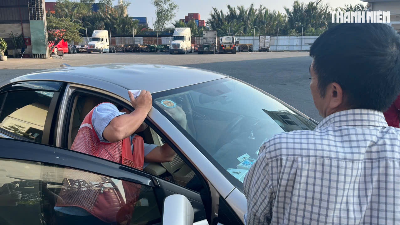 Ngày đầu áp dụng quy định đăng kiểm mới: Tắc nghẽn, chờ đợi do… lỗi phần mềm - Ảnh 6.