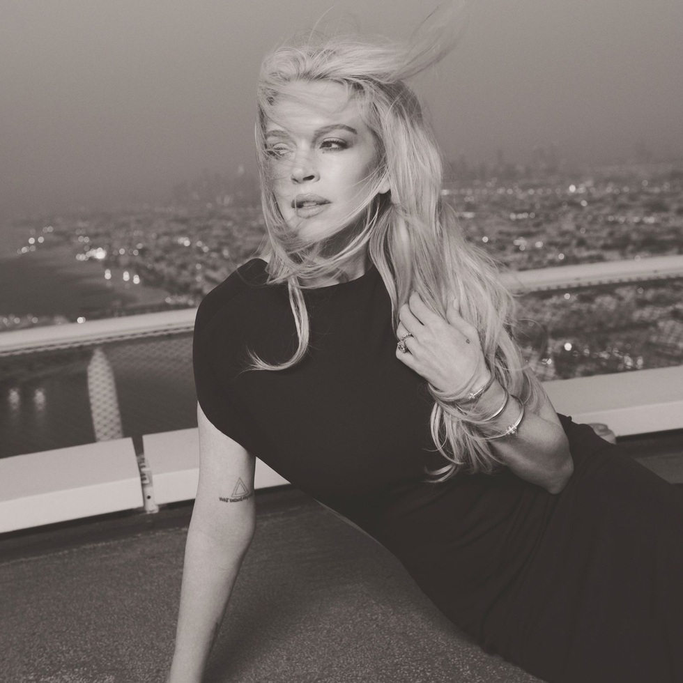 Lindsay Lohan “lão hóa ngược” ở tuổi 40, hồi sinh sau tháng ngày đen tối - 8