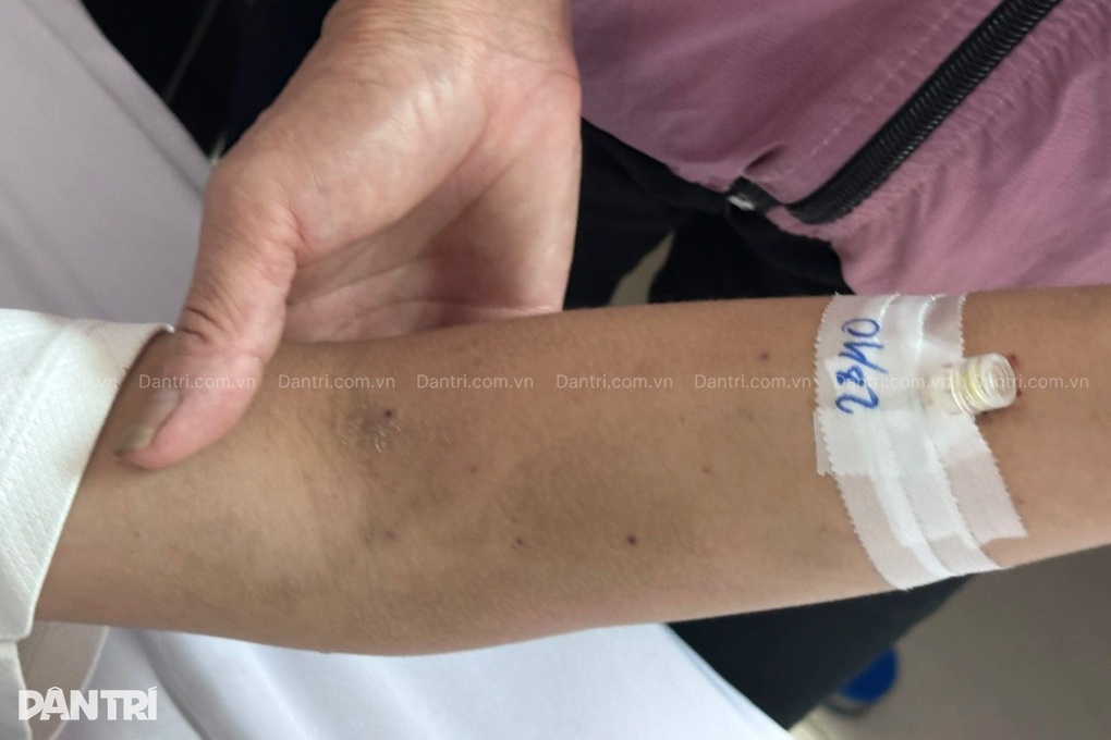 Bố mẹ nghèo khẩn cầu cho con trai duy nhất được sống - 3