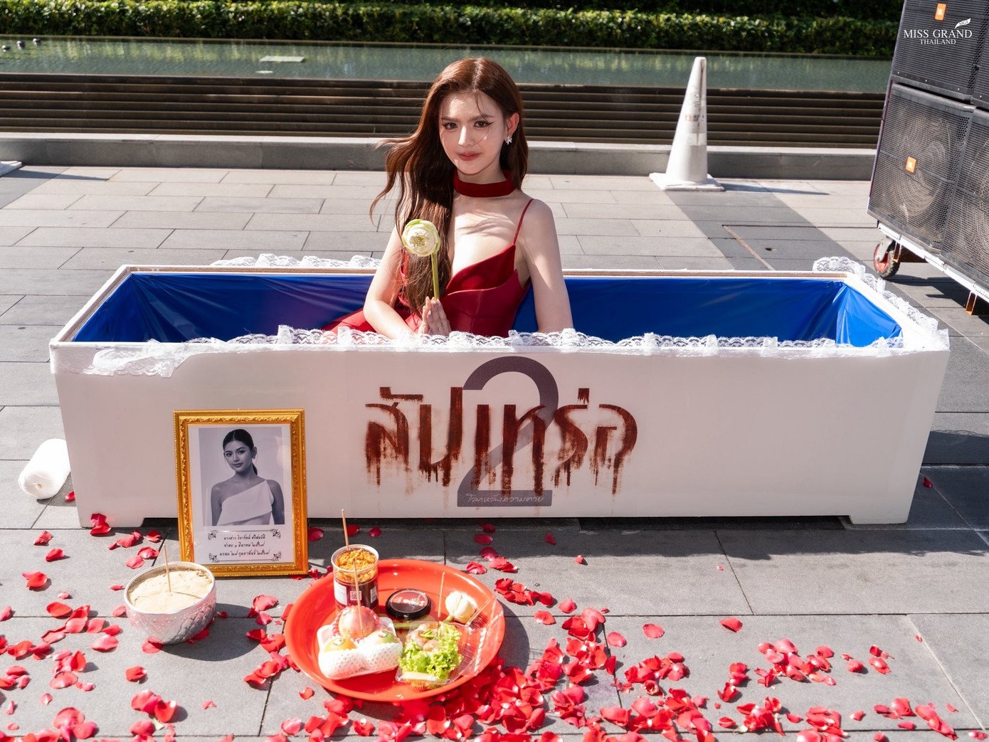 Thí sinh Hoa hậu Hòa bình Thái Lan làm đủ trò lố - 14