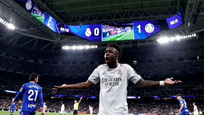 Vinicius thất vọng sau một tình huống phối hợp tấn công bất thành của Real Madrid trong trận thua Getafe 0-1 trên sân Berabeu, Madrid ở vòng 26 La Liga ngày 2/3/2026. Ảnh: AS