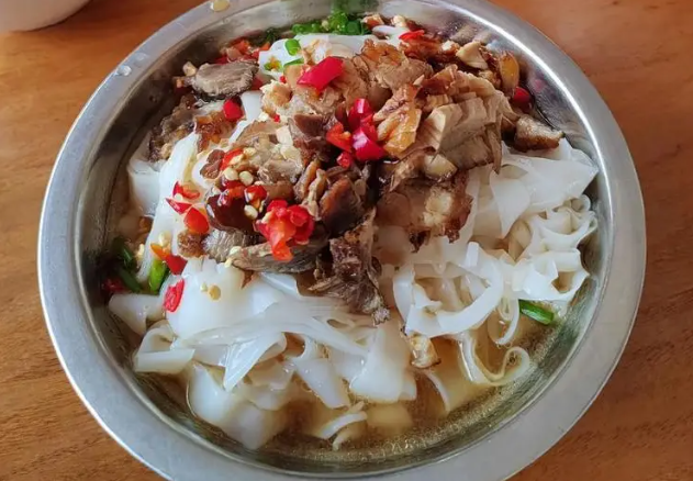 Ghé Ngô Châu ăn sập 6 món ngon thần sầu: Cắn một miếng mà ngỡ như đang ngồi lê la quán xá giữa lòng Chợ Lớn!- Ảnh 5.