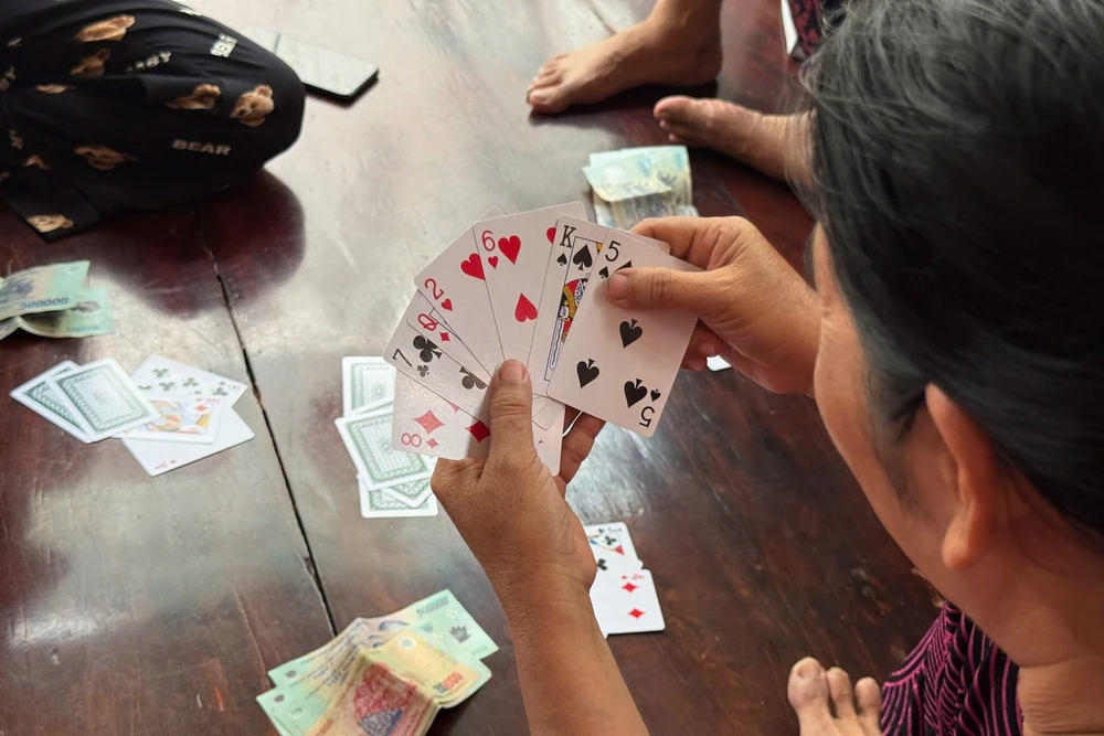 Một người đánh bạc nhiều lần, nếu tất cả các lần đều dưới 5 triệu đồng, chưa bị xử phạt hành chính và chưa hết thời hiệu xử phạt thì không phải chịu trách nhiệm hình sự. Ảnh minh họa: HUỲNH THƠ danh-bai_danh-bac.jpg