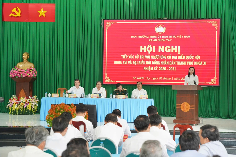 Đơn vị bầu cử số 12 có năm ứng cử viên đã lần lượt trình bày chương trình hành động. Ảnh: THUẬN VĂN chu-tich-quoc-hoi-tran-thanh-man-19.jpg