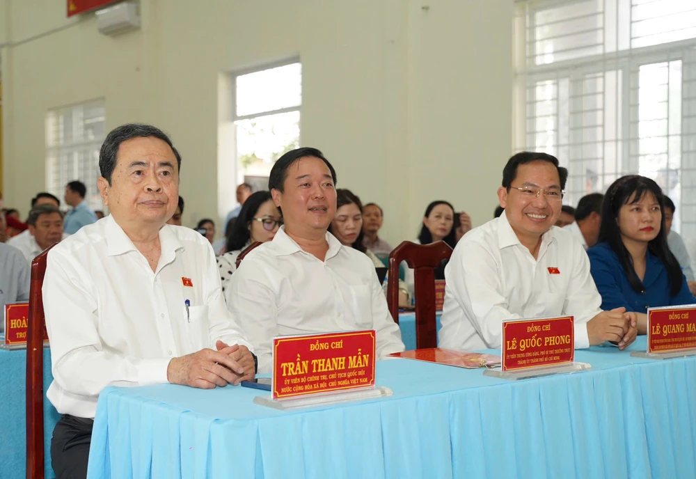 Chủ tịch Quốc hội Trần Thanh Mẫn cùng lãnh đạo Trung ương, TP.HCM tham dự hội nghị. Ảnh: THUẬN VĂN chu-tich-quoc-hoi-tran-thanh-man-2.jpg