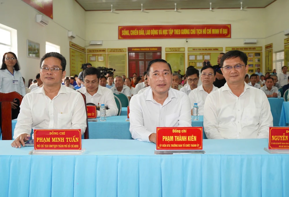 Lãnh đạo TP.HCM tham dự hội nghị. Ảnh: THUẬN VĂN chu-tich-quoc-hoi-tran-thanh-man-5.jpg