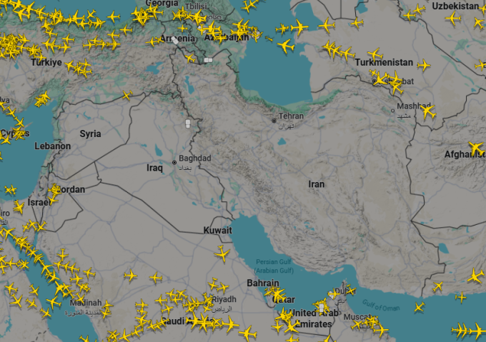 Bầu trời Iraq, Iran và Kuwait vắng bóng máy bay thương mại. Ảnh: Flightradar24
