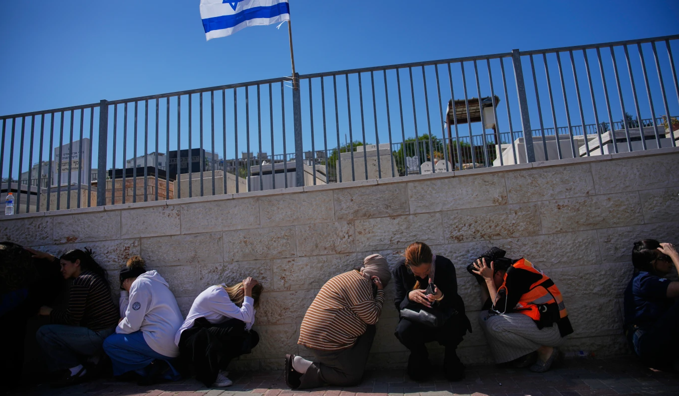 Chùm ảnh Trung Đông ngay lúc này: Hàng triệu người đang sống trong khói lửa và sợ hãi- Ảnh 5. Chùm ảnh Trung Đông ngay lúc này: Hàng triệu người đang sống trong khói lửa và sợ hãi- Ảnh 5.