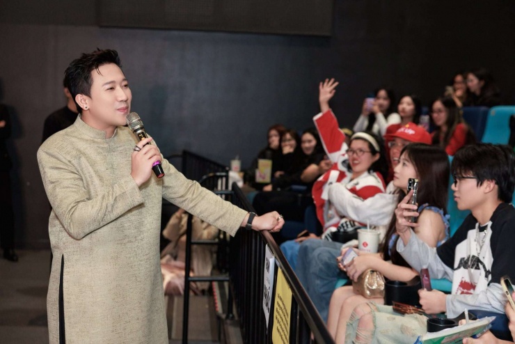 Trấn Thành tại rạp chiếu phim. Ảnh: FBNV