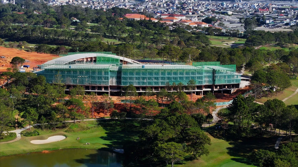 Tòa nhà câu lạc bộ golf được cho rằng nằm trong phạm vi di tích quốc gia. san-golf-doi-cu (3).jpg