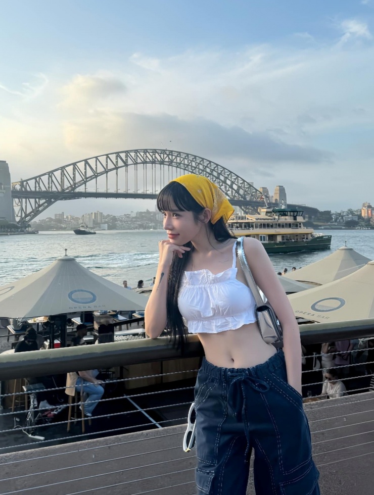 Gu mặc tôn eo của nữ chính Thỏ ơi 10 Ca sĩ mặc thoải mái trong các chuyến du lịch trong và ngoài nước.