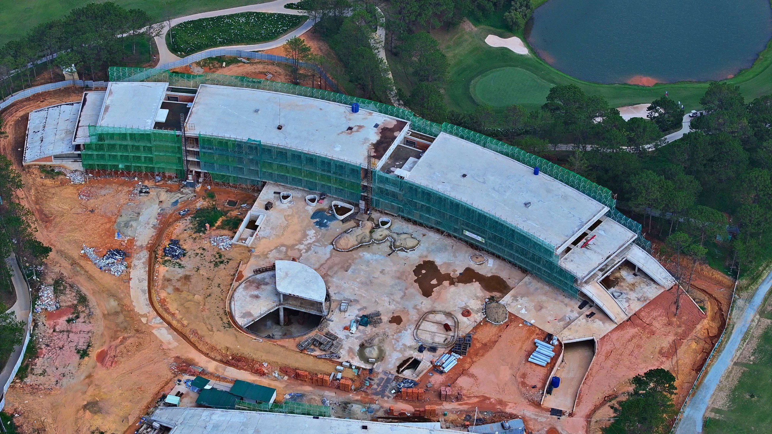 Vụ sân golf Đồi Cù Đà Lạt: Phó Thủ tướng chỉ đạo tháo gỡ thế nào?- Ảnh 2. Vụ sân golf Đồi Cù Đà Lạt: Phó Thủ tướng chỉ đạo tháo gỡ thế nào?- Ảnh 2.