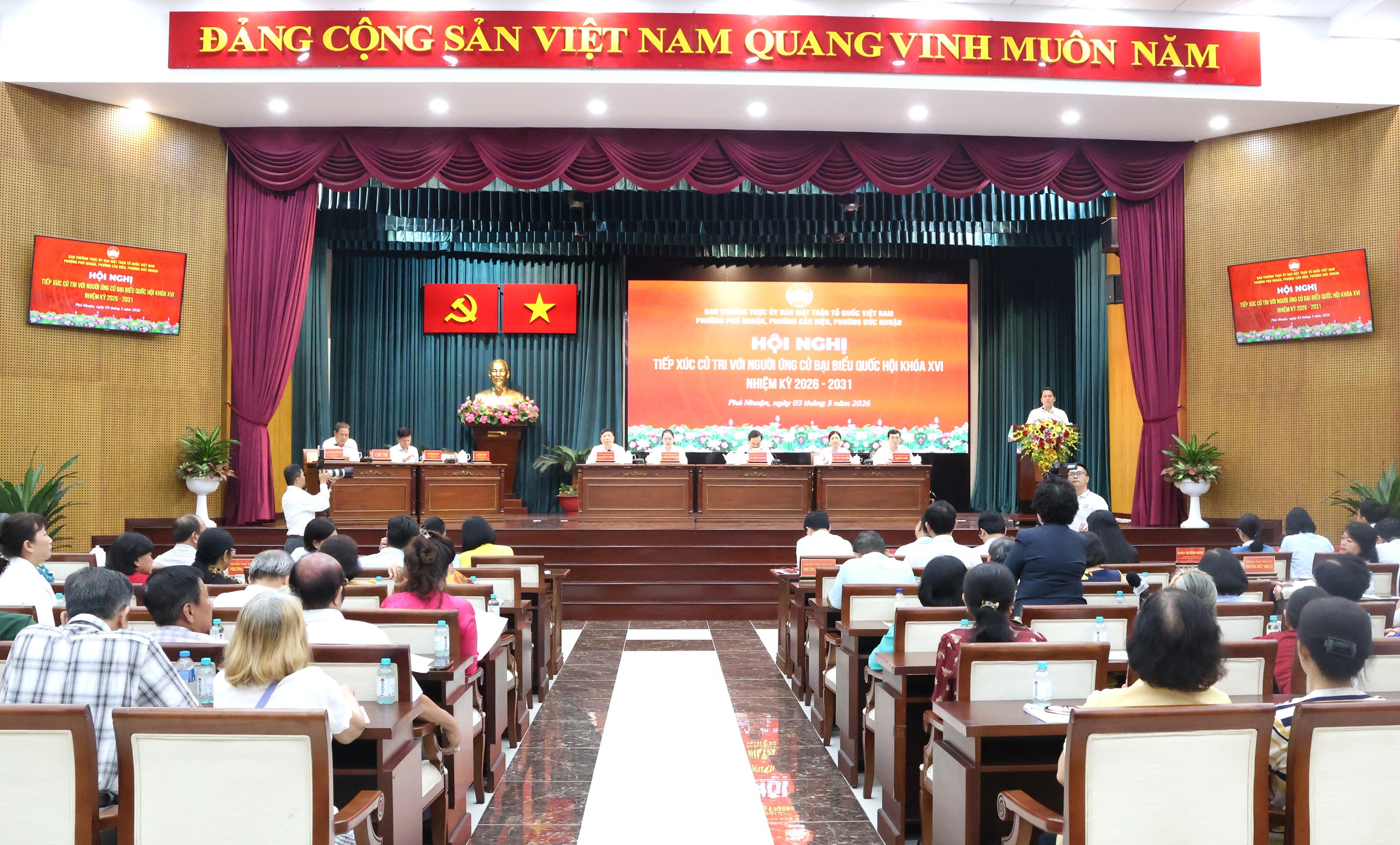 Gặp cử tri trước kỳ bầu cử, Bí thư Trần Lưu Quang chia sẻ hai việc lớn TPHCM phải làm ngay - Ảnh 3.