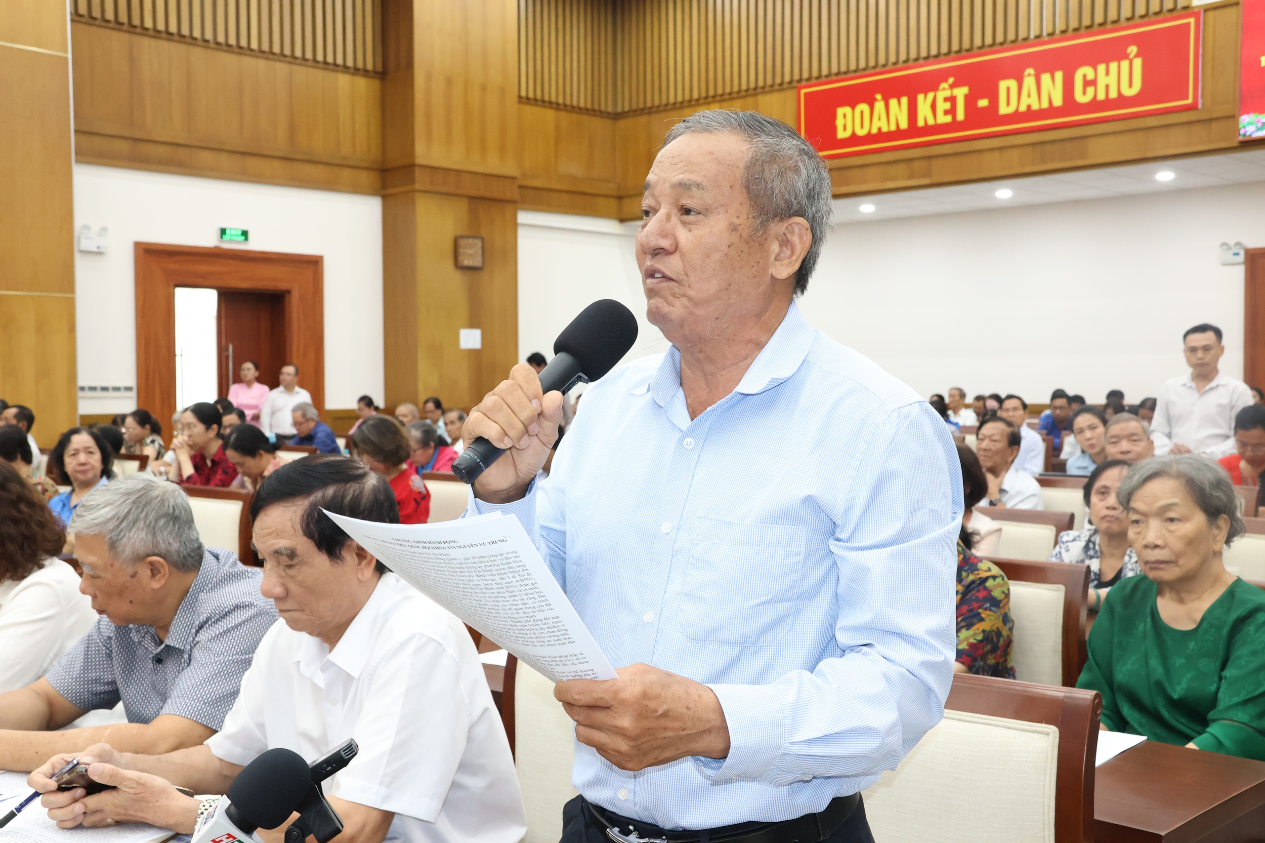 TPHCM đẩy mạnh tuyên truyền cao điểm về bầu cử 2 TPHCM đẩy mạnh tuyên truyền cao điểm về bầu cử - Ảnh 2.