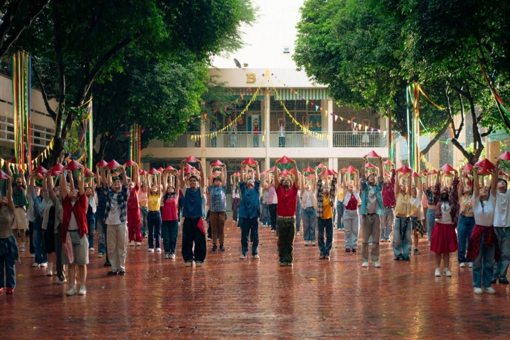 Ngôn ngữ điện ảnh duy mỹ của Cảm Ơn Người Đã Thức Cùng Tôi 3 Ngôn ngữ điện ảnh duy mỹ của 'Cảm Ơn Người Đã Thức Cùng Tôi' - 2