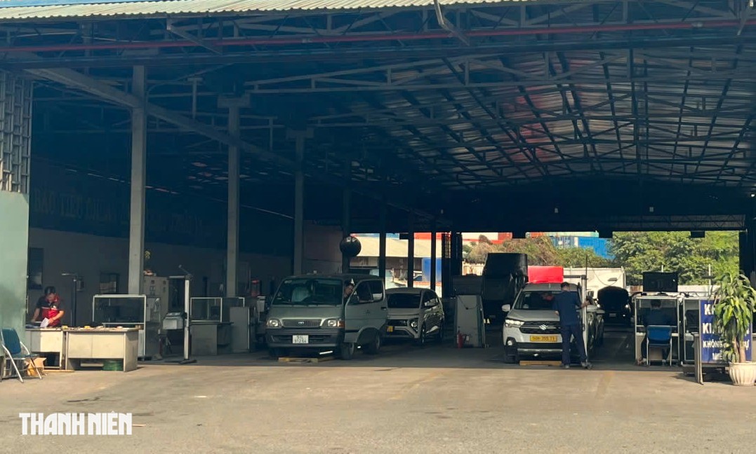 Kiểm định khí thải phải ký giấy cam kết, nhiều người dùng xe máy dầu hoang mang 3 Kiểm định khí thải phải ký giấy cam kết, nhiều người dùng xe máy dầu hoang mang - Ảnh 3.