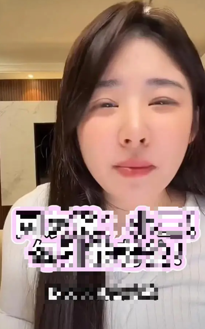 Chưa từng có tiền lệ: Học trò Lisa (BLACKPINK) bị tố làm tiểu tam trên sóng trực tiếp, phải dừng phát sóng ngay lập tức- Ảnh 2.