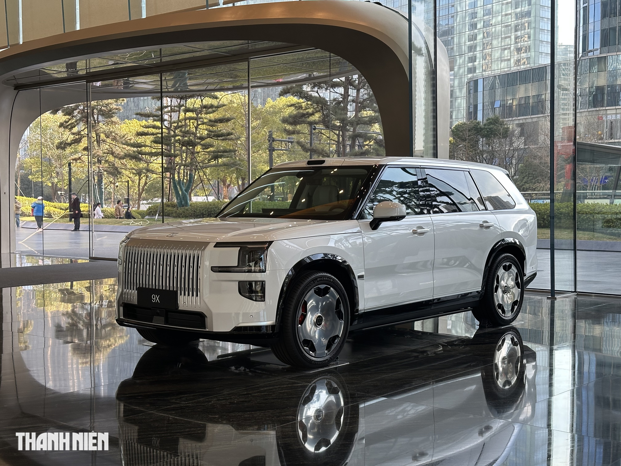 VinFast 'lấn sân' làm xe sang, liệu có dùng công nghệ Hybrid? - Ảnh 4.