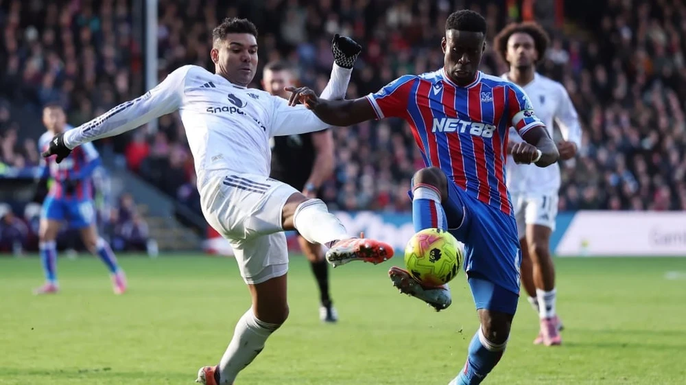 Giành 3 điểm ở vòng đấu này, MU tạm thời leo lên vị trí thứ 6 trên bảng xếp hạng. Ảnh: EPL mu-thang-nguoc-ngoan-muc-1.jpg