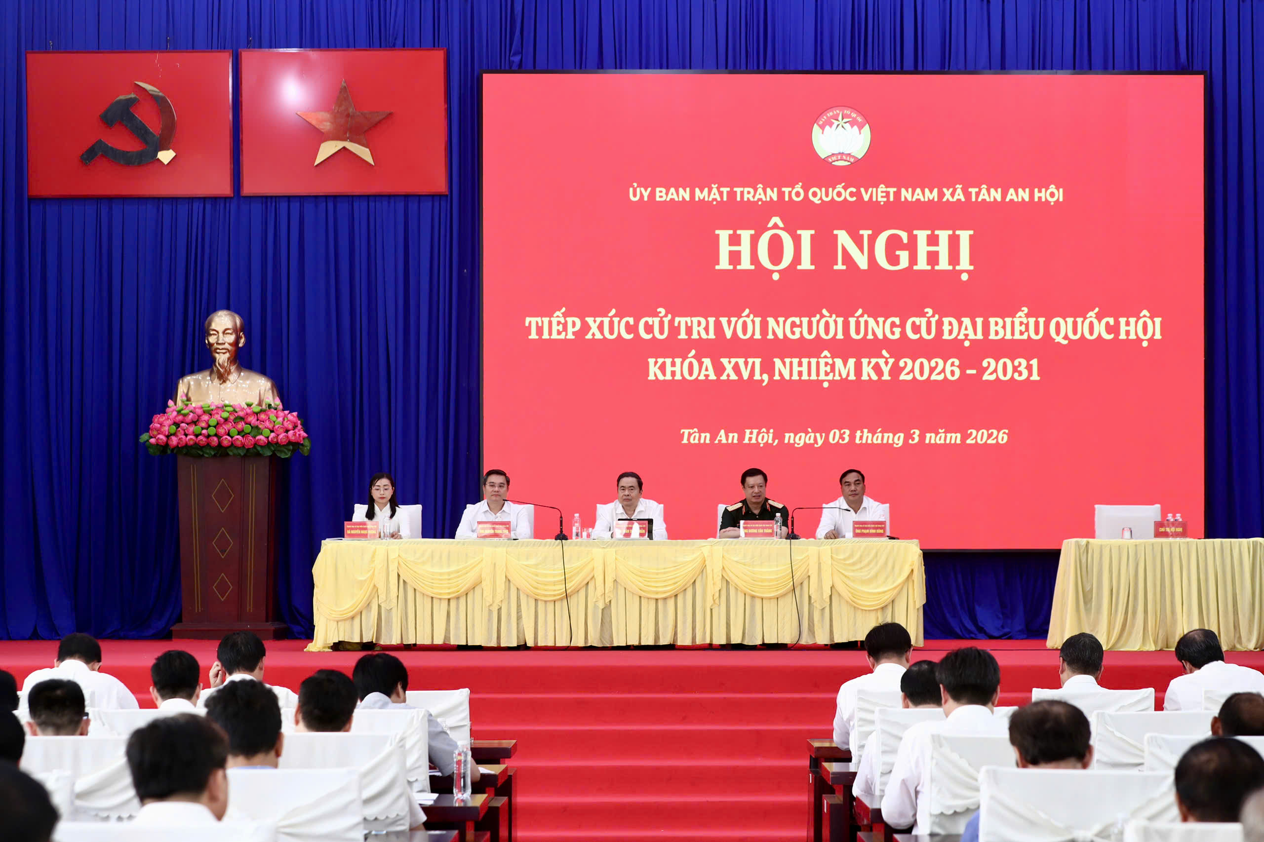 Cử tri đặt câu hỏi về thuế khoán cho ứng cử viên đại biểu Quốc hội 3 Cử tri đặt câu hỏi về thuế khoán cho ứng cử viên đại biểu Quốc hội - Ảnh 3.