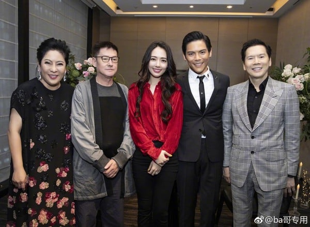 Gia tộc quyền lực Hong Kong dậy sóng vì giao hết tài sản cho con dâu - 2