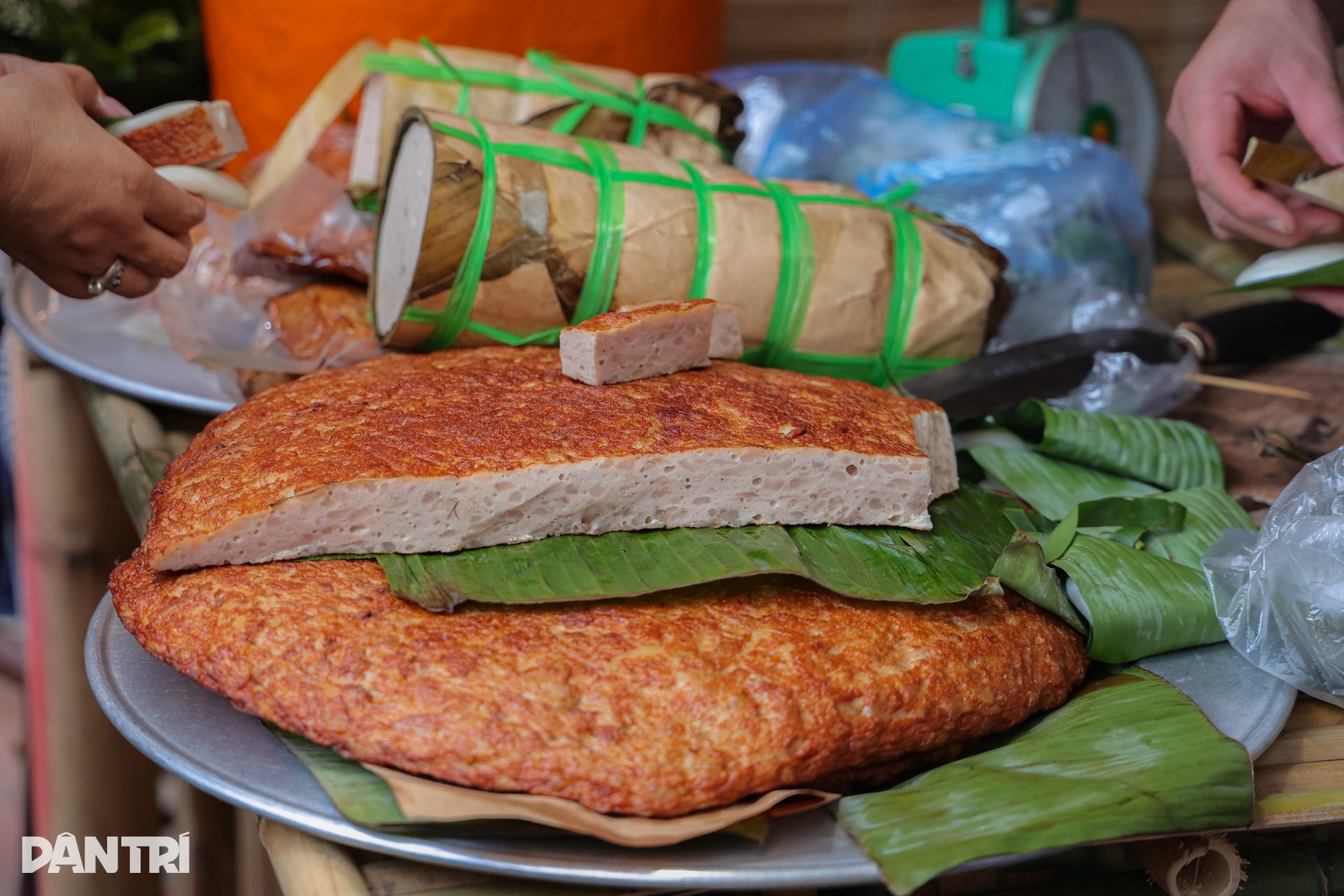 Về Ước Lễ nhuyễn tay giã giò, thui bê trăm cân ăn “Tết lại” - 2 Về Ước Lễ nhuyễn tay giã giò, thui bê trăm cân ăn “Tết lại” - 2