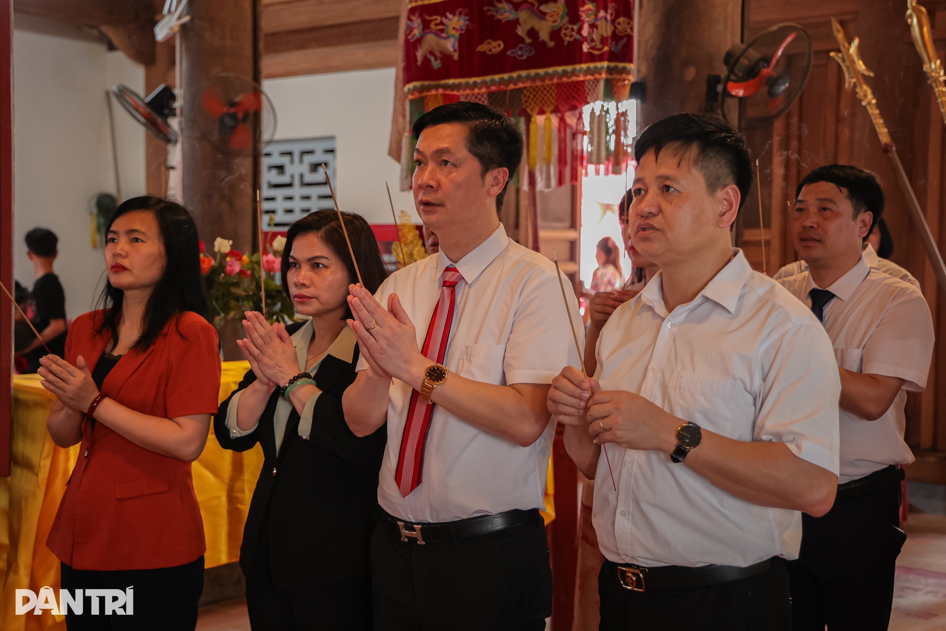 Về Ước Lễ nhuyễn tay giã giò, thui bê trăm cân ăn “Tết lại” - 11 Về Ước Lễ nhuyễn tay giã giò, thui bê trăm cân ăn “Tết lại” - 11