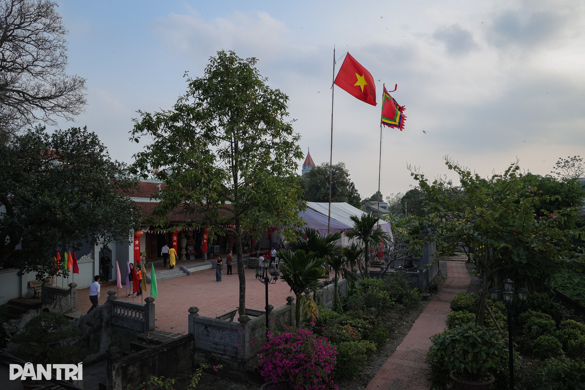 Về Ước Lễ nhuyễn tay giã giò, thui bê trăm cân ăn “Tết lại” - 12 Về Ước Lễ nhuyễn tay giã giò, thui bê trăm cân ăn “Tết lại” - 12