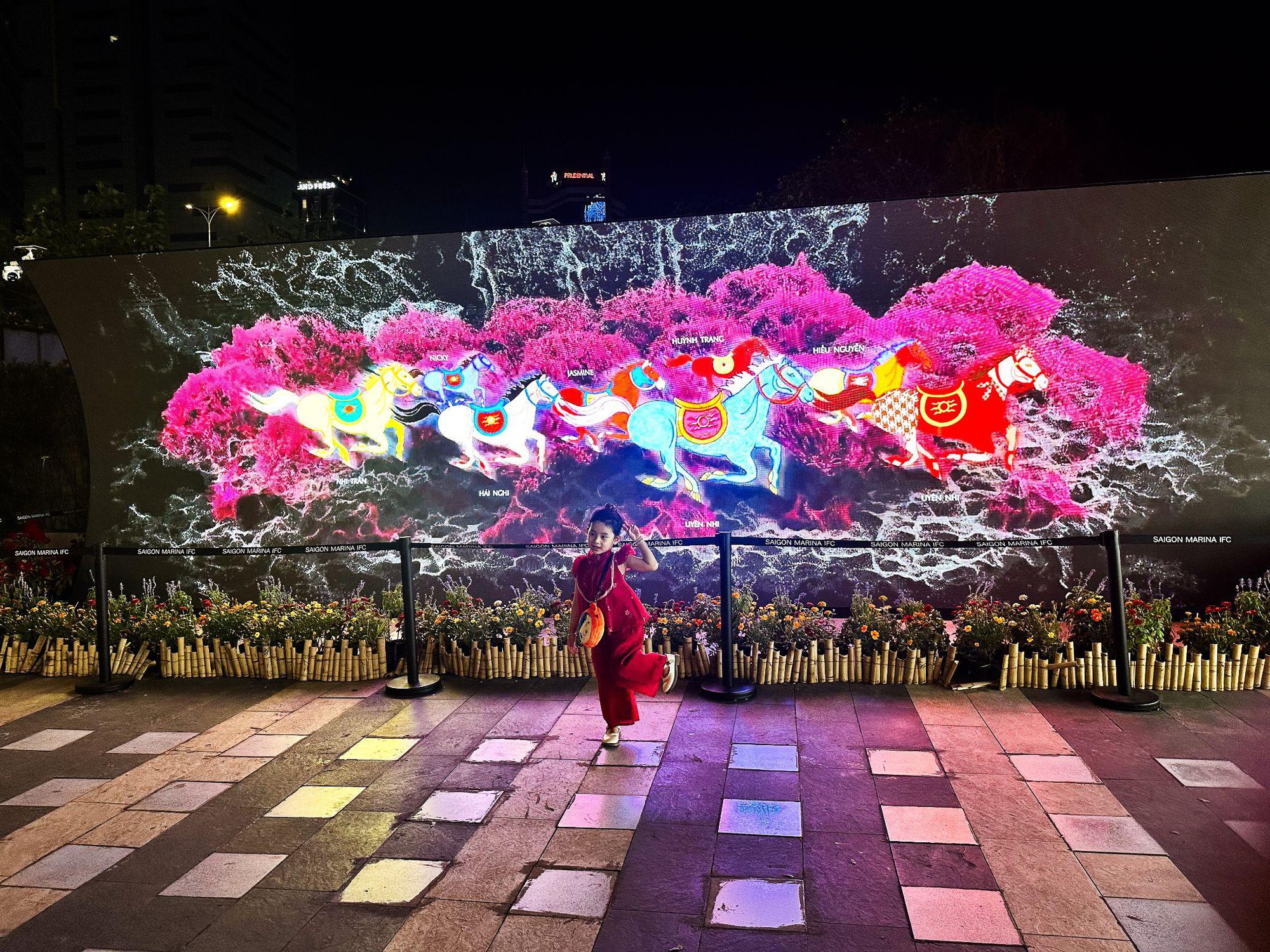 Mãn nhãn với công trình LED 3D trên tòa nhà 55 tầng- Ảnh 2. Mãn nhãn với công trình LED 3D trên tòa nhà 55 tầng- Ảnh 2.