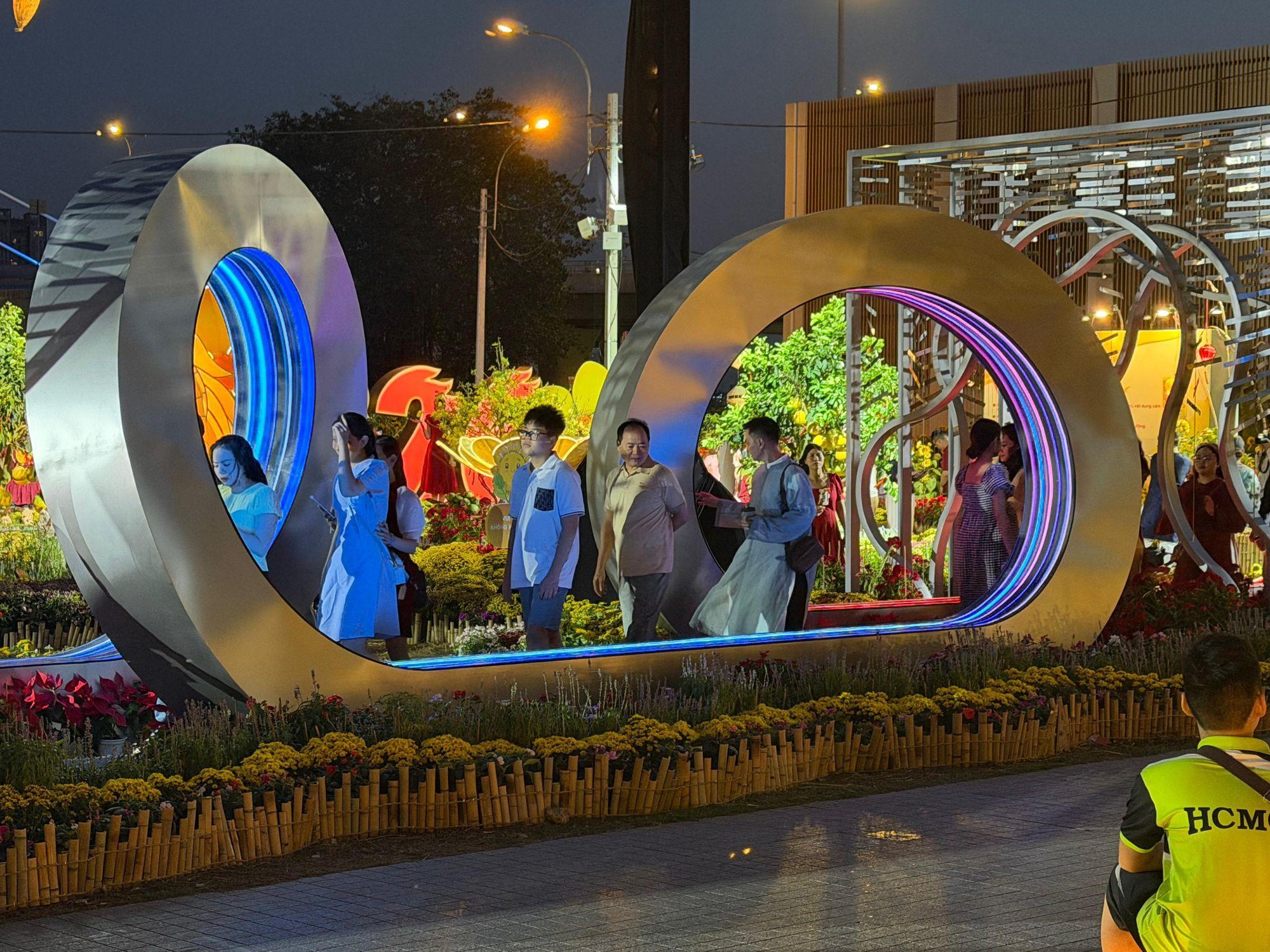 Mãn nhãn với công trình LED 3D trên tòa nhà 55 tầng- Ảnh 3. Mãn nhãn với công trình LED 3D trên tòa nhà 55 tầng- Ảnh 3.