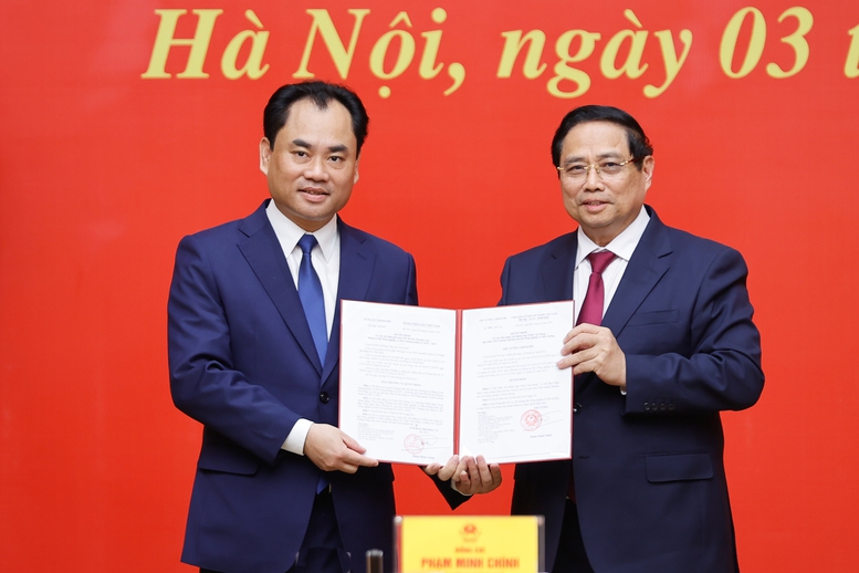 Thủ tướng trao quyết định bổ nhiệm 5 lãnh đạo bộ, Văn phòng Chính phủ- Ảnh 5. Thủ tướng trao quyết định bổ nhiệm 5 lãnh đạo bộ, Văn phòng Chính phủ- Ảnh 5.